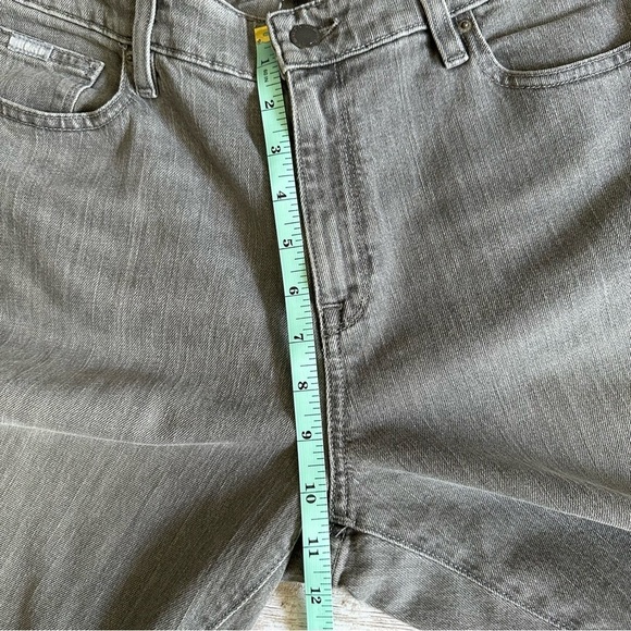 L.L. Bean Women’s 1912 Jeans | Classic Fit | Gray Wash | size 8 - Picture 5 of 13